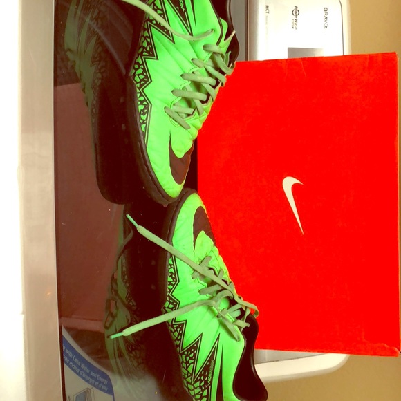 Nike turf shoes - Picture 1 of 1